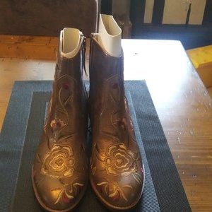 Sofft bronze leather western style booties.